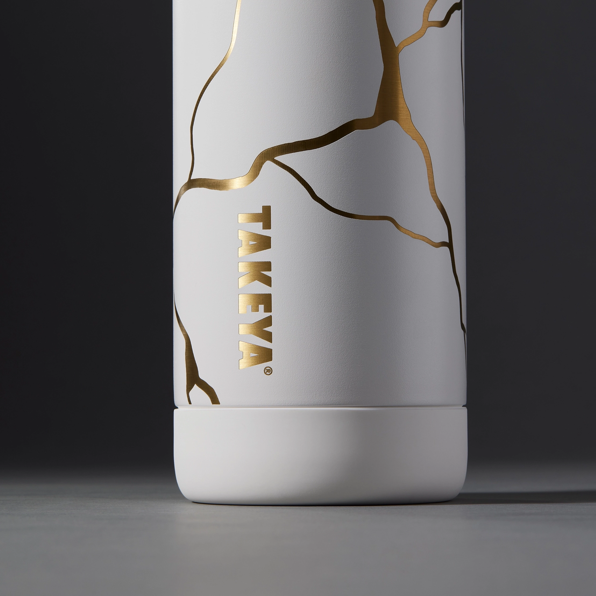 kintsugi-water-bottle-with-straw-lid-k5 51389-TK_HO25_Kintsugi_Takeya9236_Crop.png