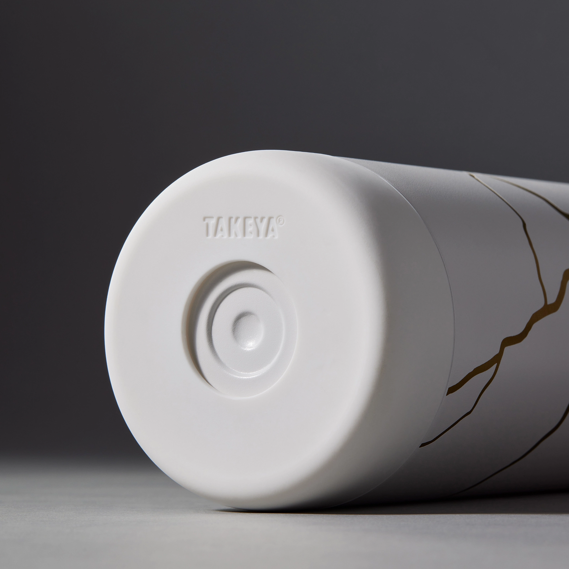 kintsugi-water-bottle-with-straw-lid-k5 51389-TK_HO25_Kintsugi_Takeya9255.png