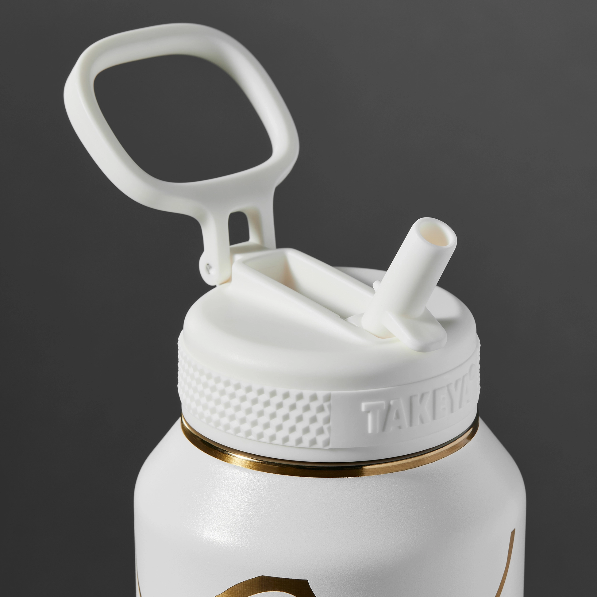 kintsugi-water-bottle-with-straw-lid-k5 51389-TK_HO25_Kintsugi_Takeya9271.png